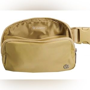 NWT, Lululemon Everywhere Belt Bag Crossbody Bag
Golden Sand